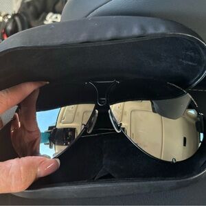Selling a use Porsche sunglass